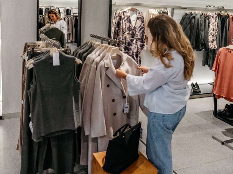 compra de prendas de mujer que no pasarán de moda